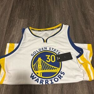 BRAND NEW warriors jersey CURRY #30 SIZE large